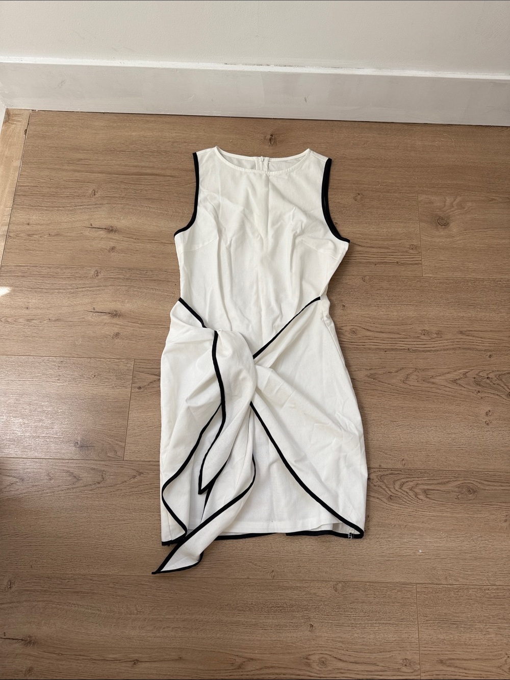 Commense White Sleeveless Mini Dress with Black Trim